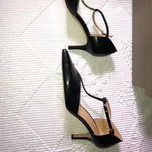Trotters Amelia 9.5 t-strap pumps